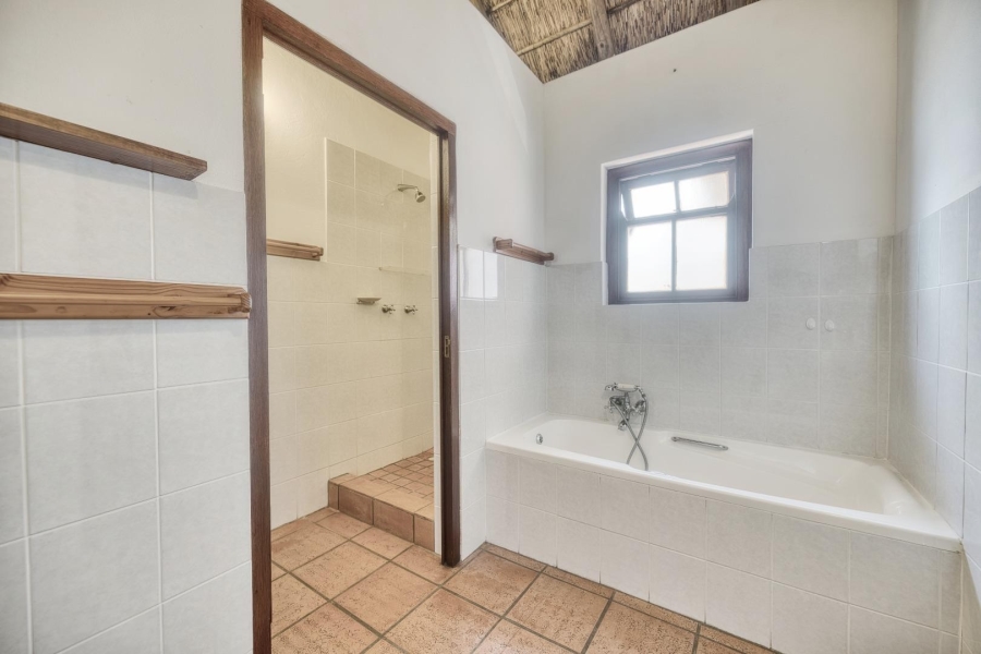 5 Bedroom Property for Sale in De Kelders Western Cape